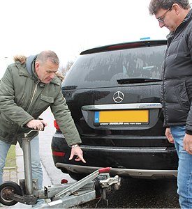 Aanhanger aankoppelen tijdens de BE-rijles bij Autorijschool Theuns