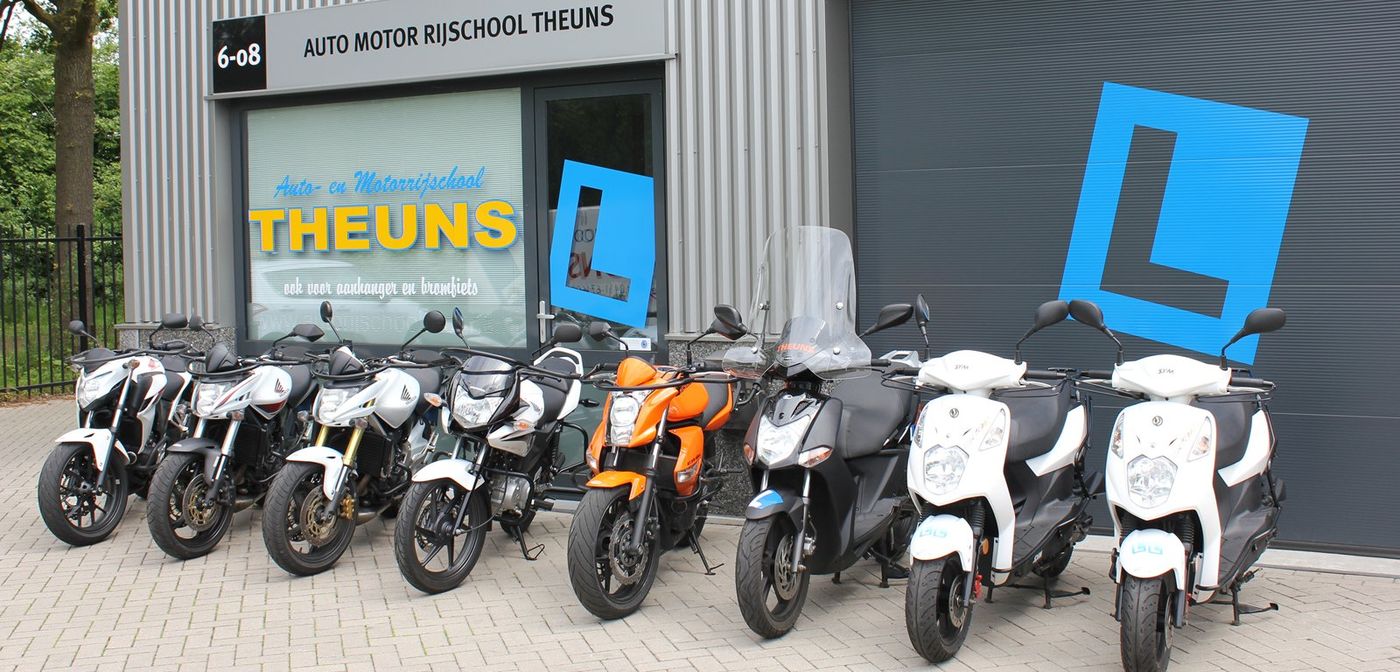 Lesmotoren en scooters van Auto- en Motorrijschool Theuns